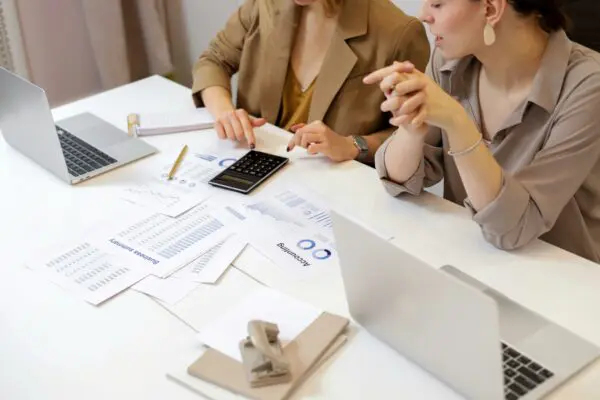 Stratégie Marché : 4P, Demande Client et Interaction des Acteurs